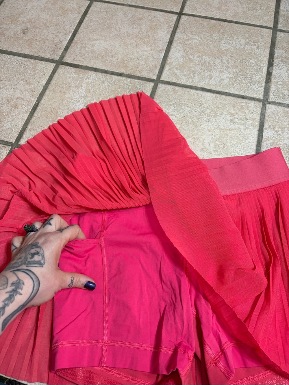 Lululemon Mesh Pleats Mid-Rise Mini Tennis Skirt (Lip Gloss) Size 6 - Picture 3 of 8